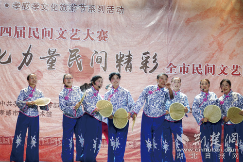 大悟油梓樹藝術(shù)團(tuán)《十個(gè)妯娌逛縣城》。.jpg